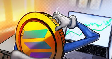 Solana bull flag, rising stablecoin market cap hint at SOL price rally to $220