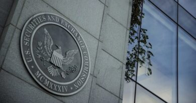 SEC delays Solana and Litecoin ETFs as Dogecoin and BlackRock proposals enter public comment
