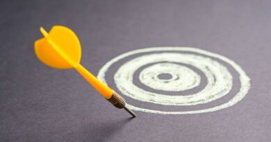 Coinbase Shares Slide After Missing Analyst Estimates