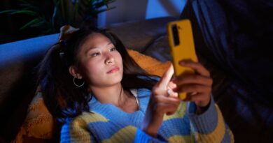Tinder struggles to attract new users as Hinge makes gains