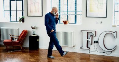 How to Set Up a Smartphone for Elderly Loved Ones