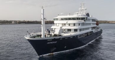 Travel blogger offers glimpse at suffering aboard hantavirus-stricken ship