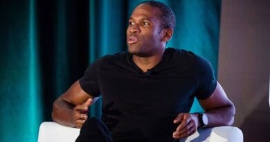 Shilling Before Dumping? Why Crypto X Is Furious With Arthur Hayes After His Latest Sale